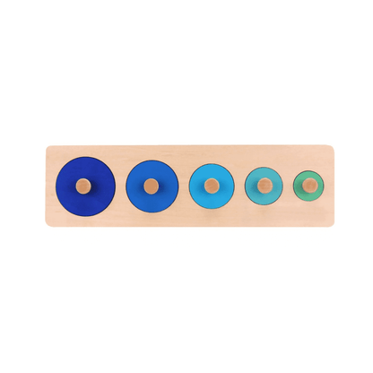 Montessori wooden circle peg puzzle with graduated sizes for toddler size discrimination and fine motor coordination