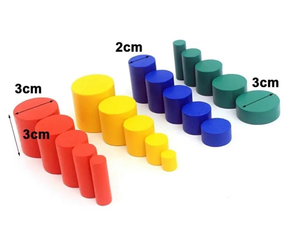 Colored knobless cylinders in red, yellow, blue, and green arranged by size with measurement labels.