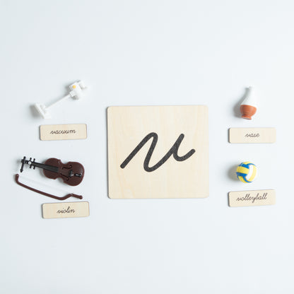 Montessori sound pouch for letter H with cursive card and mini objects
